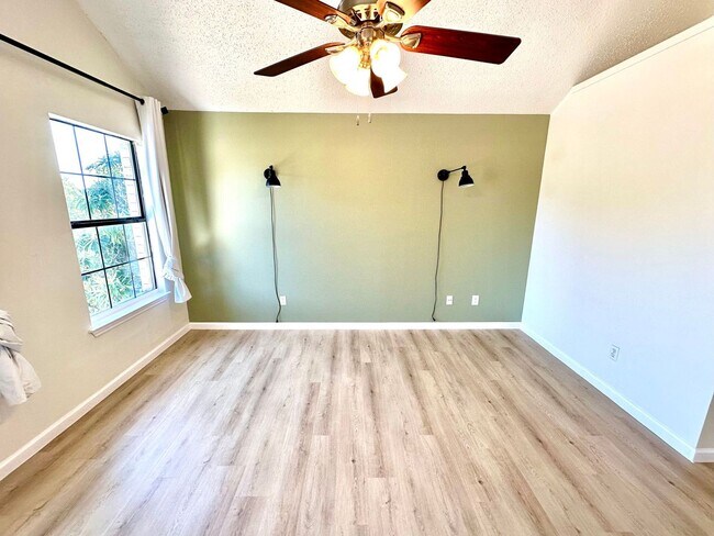 Building Photo - A Stunning 3-Bedroom 2.5-Bath 2 Storey Hom...