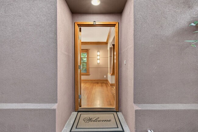 Building Photo - 2105 N 33rd St