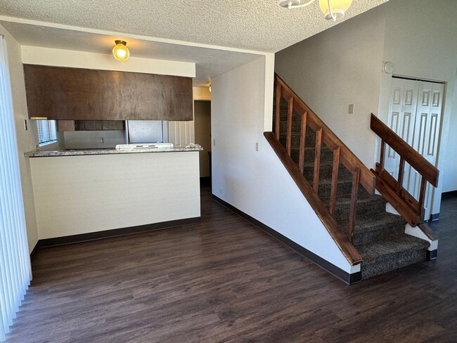 Building Photo - 2 Bedroom Duplex in Springfield