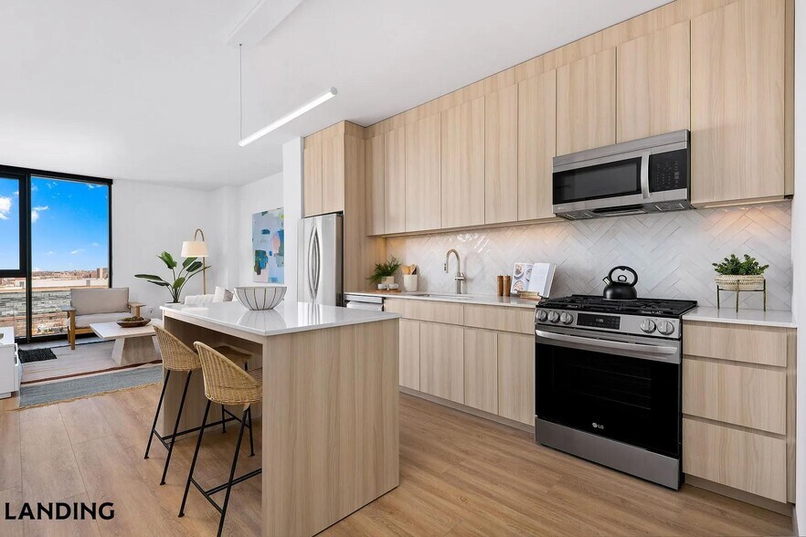 Building Photo - 513 S Damen Ave