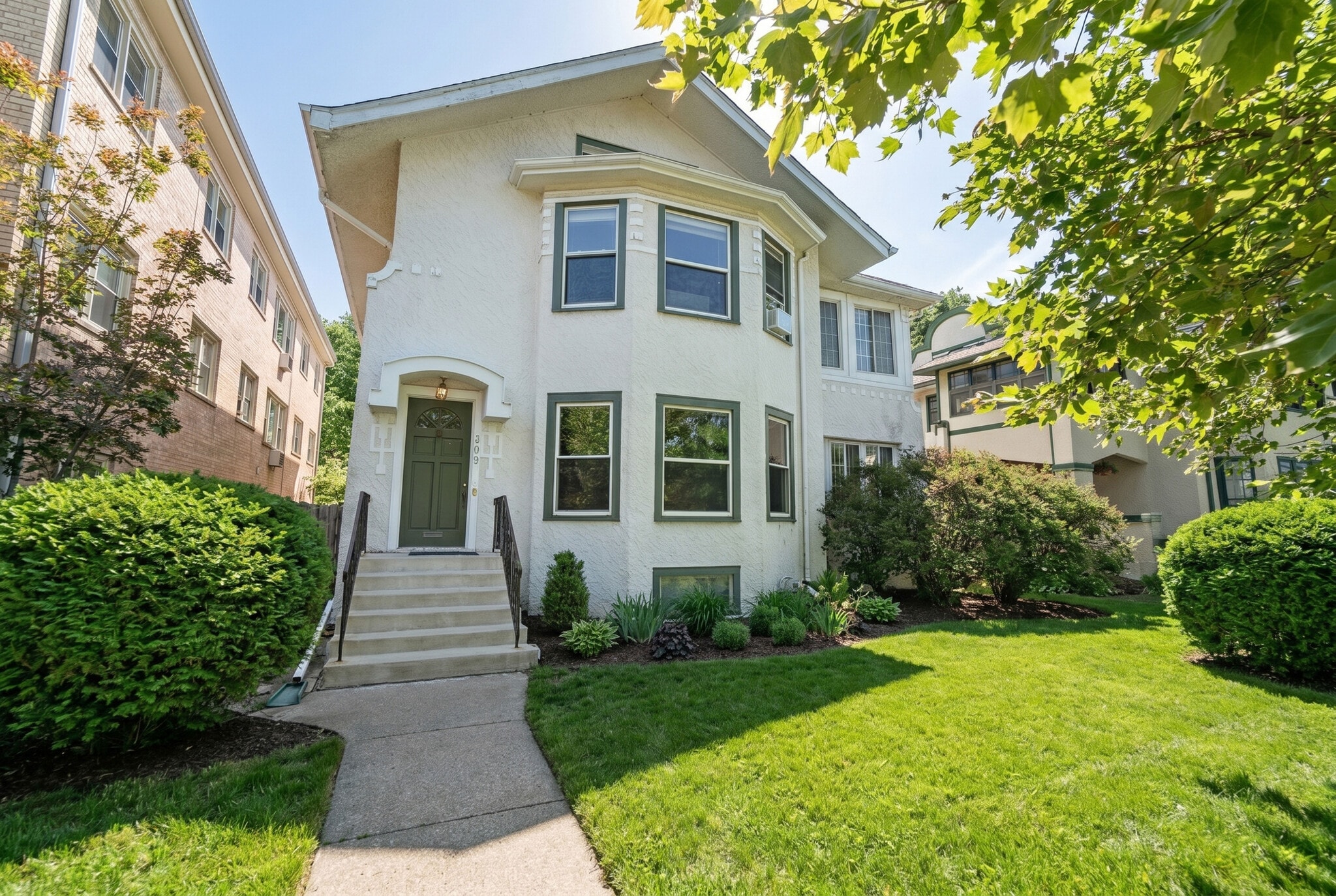 Building Photo - 309 Chicago Ave