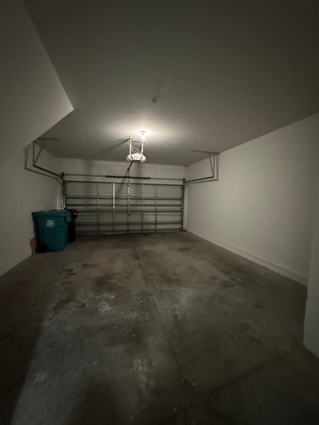 Building Photo - 3BD / 2.5BA Carriage Home