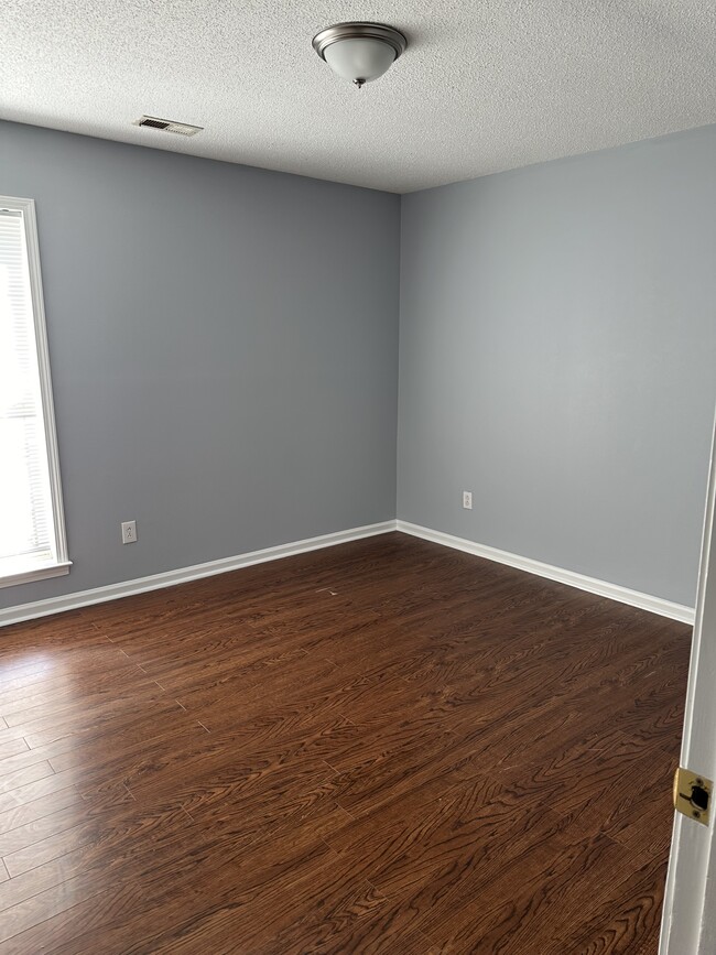 Building Photo - 510 Pine Knoll Dr