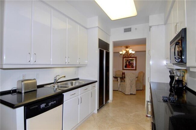 Building Photo - 3200 N Ocean Blvd