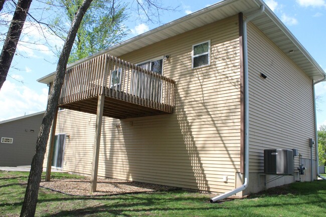 Building Photo - Beautiful 4 bed/3 bath house