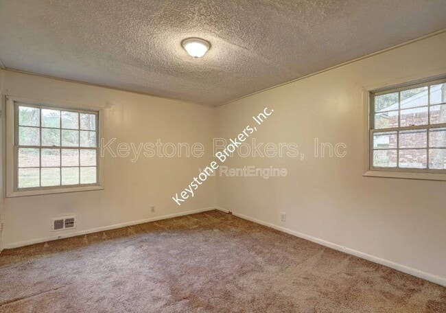 Building Photo - 5805 Singleton Rd