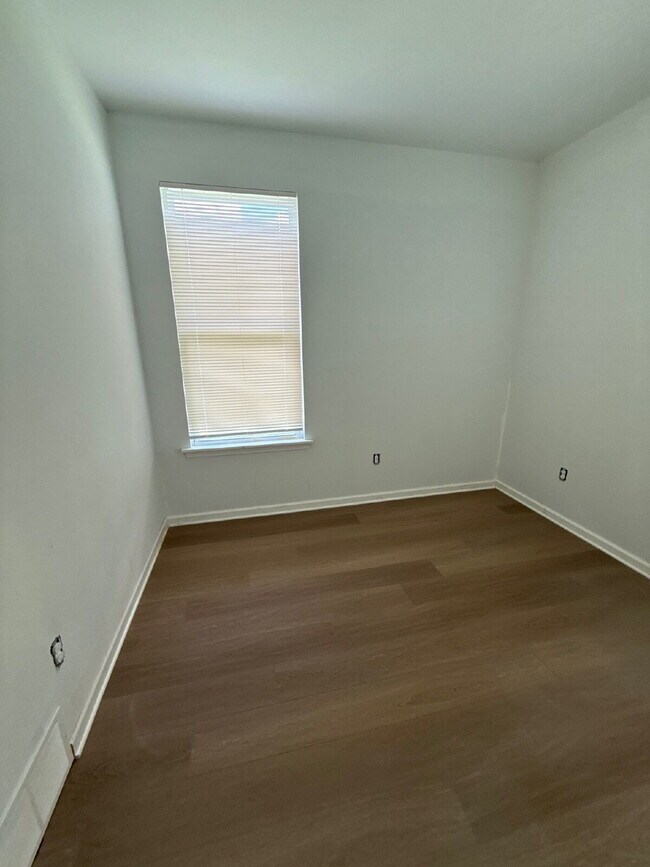 Building Photo - Fully Renovated Spacious 3BR in South Memphis – Section 8 Welcome