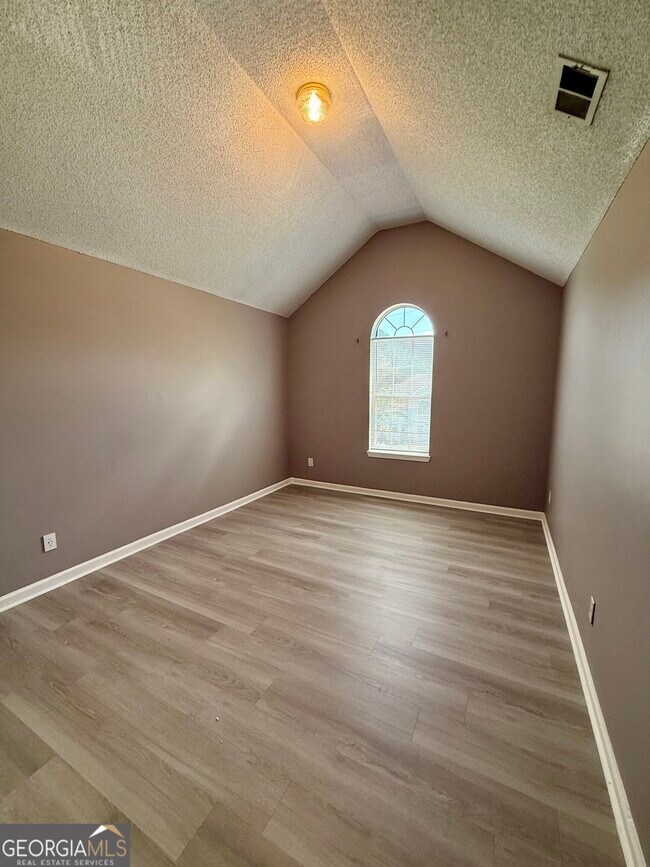 Building Photo - 5237 Round Table Dr