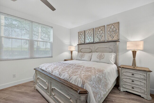 Building Photo - 8390 Excalibur Cir