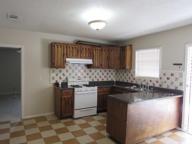 Building Photo - 3519 Flores Ave