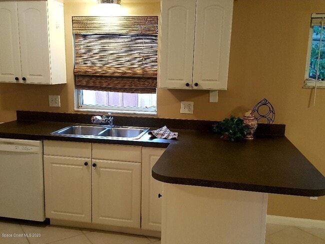 Building Photo - 145 Brandy Ln