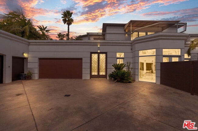 Building Photo - 360 Trousdale Pl