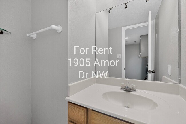 Building Photo - 1905 Amor Dr NW