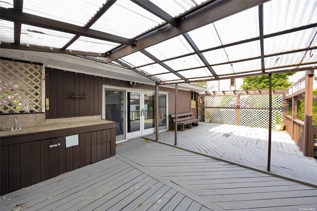 Building Photo - 20 Point Crescent