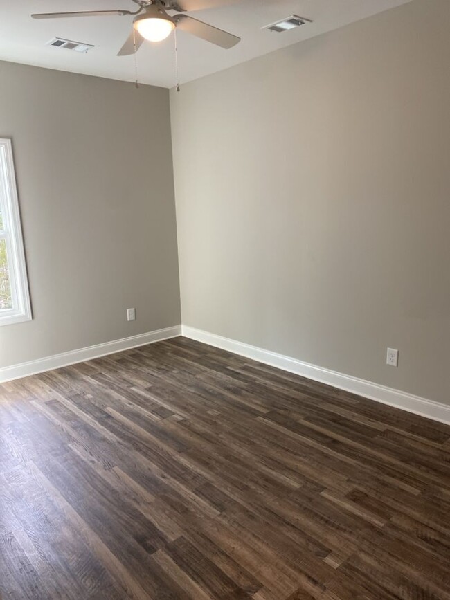 Building Photo - r368