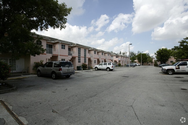 Building Photo - 10250 NW 80th Ct