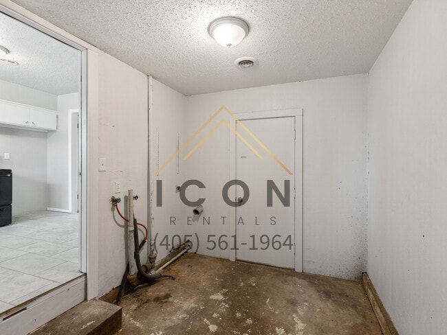 Building Photo - 4421 NW 31st St