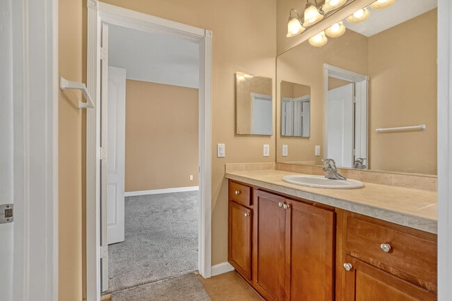 Building Photo - 2548 Creekside Dr