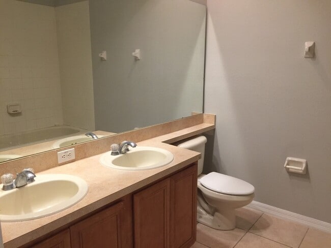 Building Photo - Updated 3 Bedroom Townhome in the Arbor Meadows Gated Community