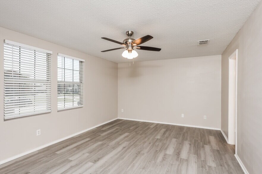 Building Photo - 2909 Paint Brush Pl