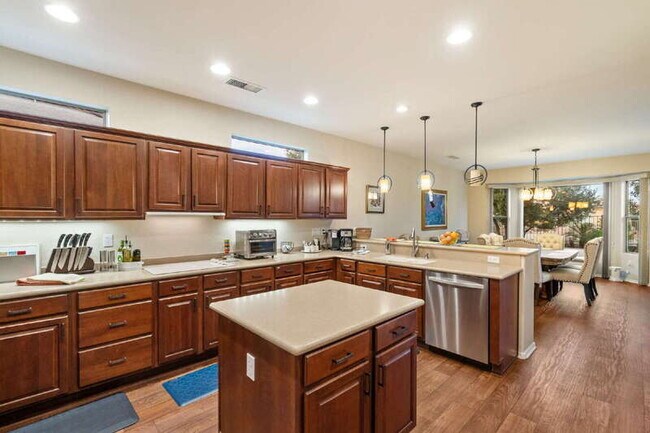 Building Photo - 16418 W Desert Lily Dr