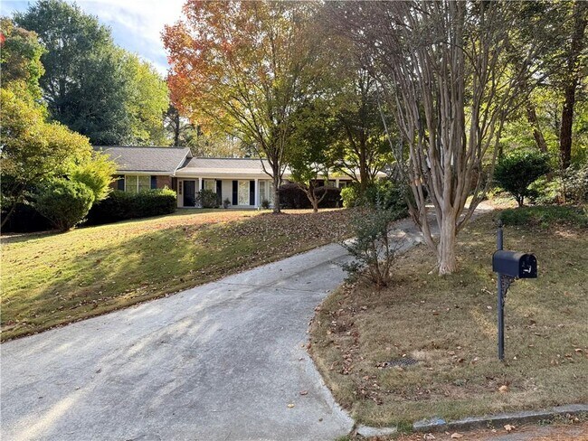 Primary Photo - 1351 Old Johnson Ferry Rd NE