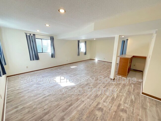 Building Photo - 7993 Scarborough Dr