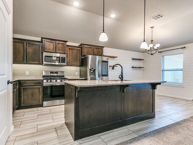 Building Photo - 3bed/2bath Home Available in the Heart of Newcastle!