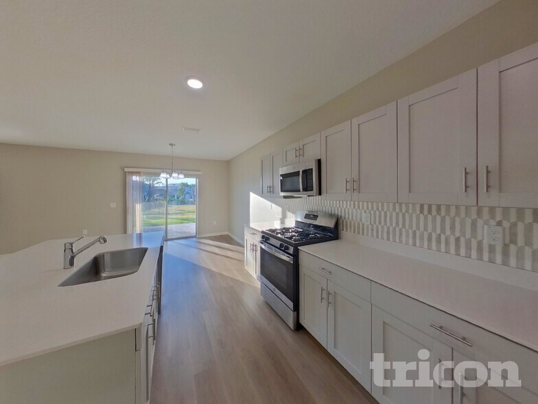 Building Photo - 5475 Summer Sunset Dr