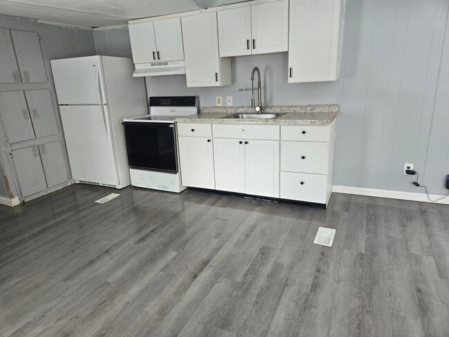 Building Photo - 435 Parsons Rd