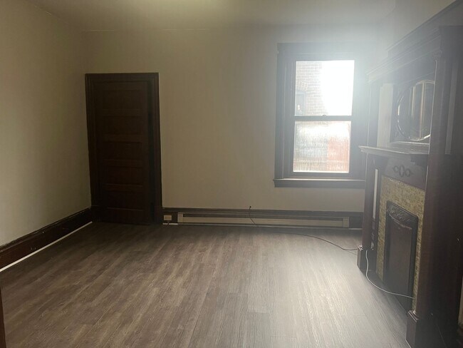 Building Photo - 1203 Reddour St