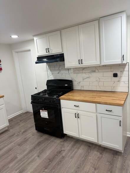 Building Photo - 630 Church St