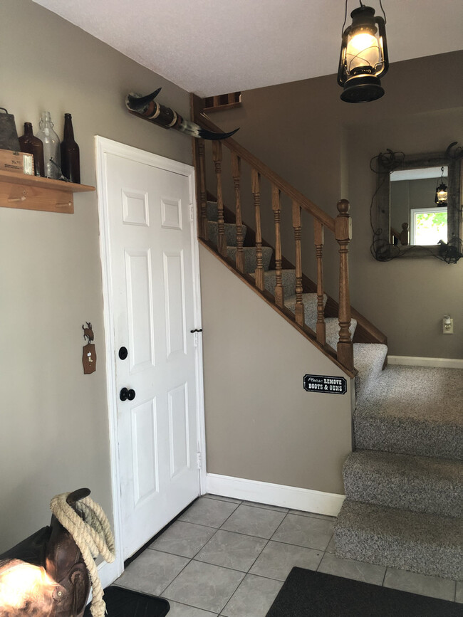 Entryway - 408 3rd Ave. E