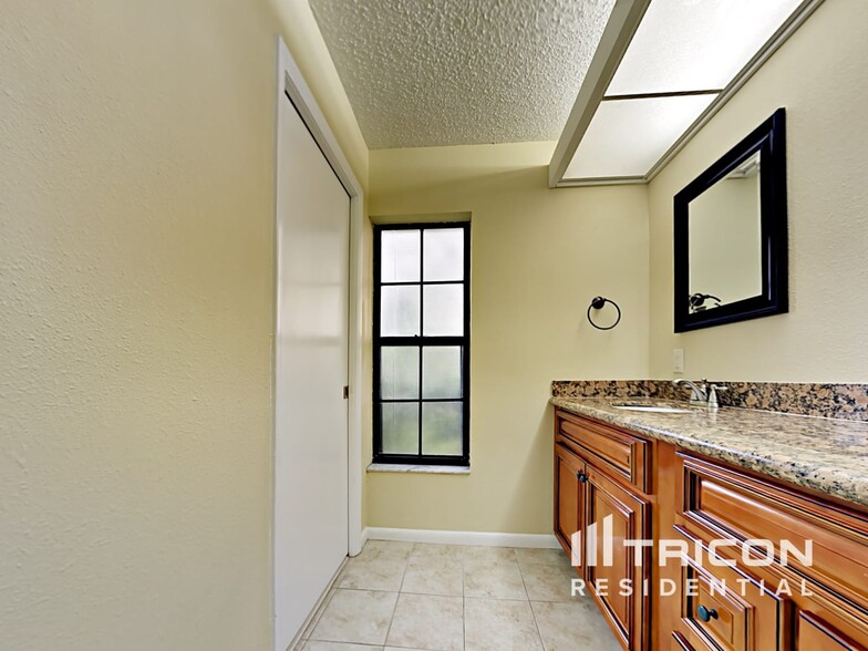 Building Photo - 2612 Bridle Dr