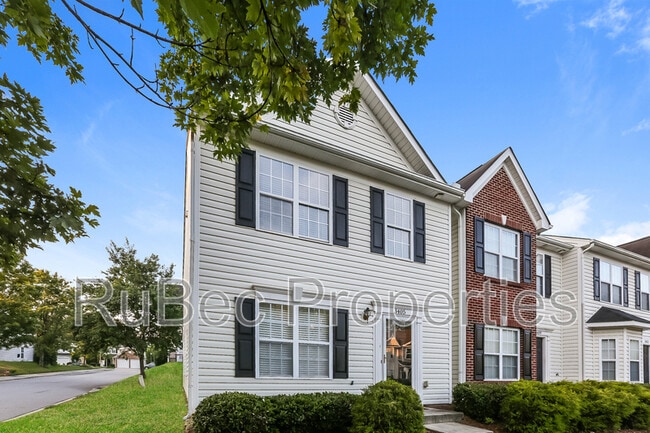 Building Photo - 3405 Broadwick St