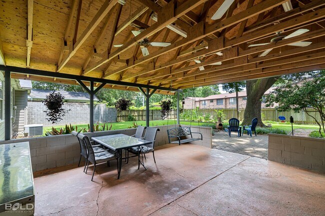 Building Photo - Adorable Broadmoor rental!
