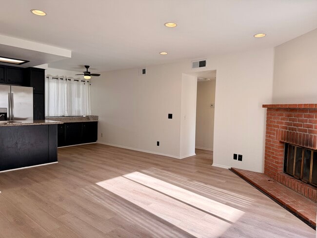 Building Photo - 10740 Lawler St