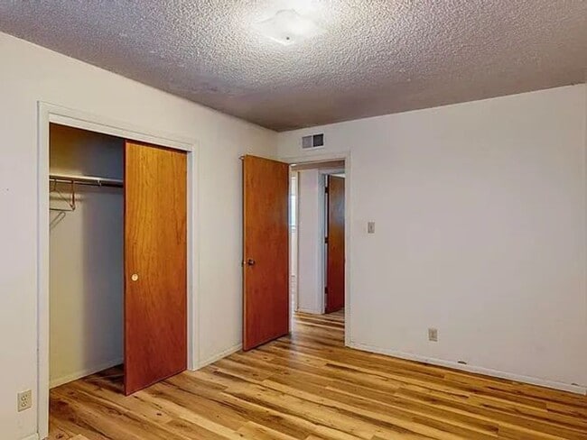 Building Photo - 419 La Charles Dr NE