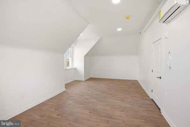 Building Photo - 6012 Ridge Ave