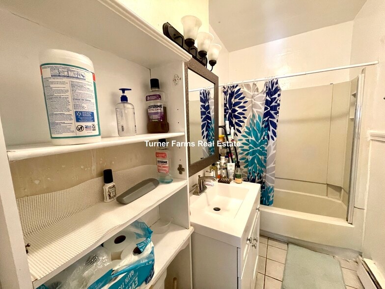 Building Photo - 19 Sachem St