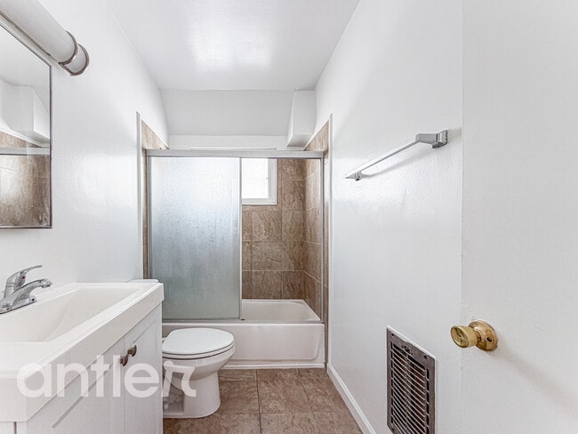 Building Photo - 7959 Romaine St