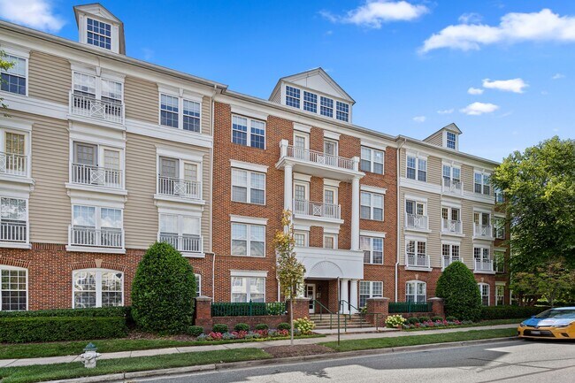 Building Photo - 1002 Elmcroft Blvd