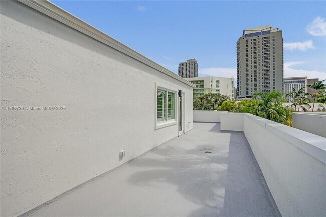 Building Photo - 453 SW 5th Ave