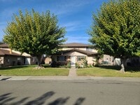 Building Photo - UPDATED RENTAL IN SACRAMENTO!