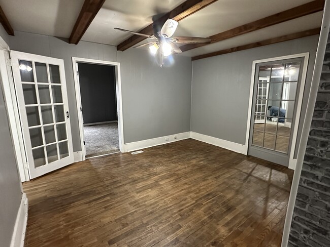 Dining room - 804 W Walnut St