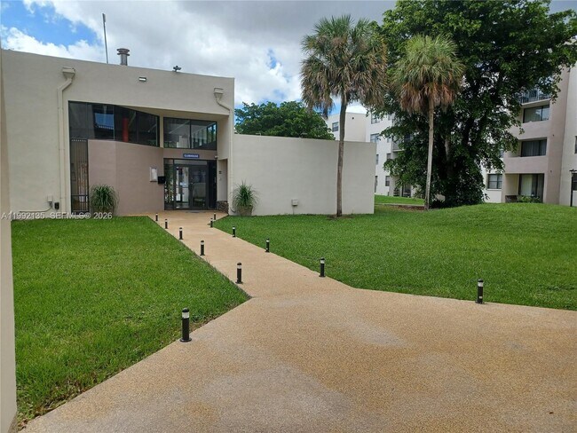 Building Photo - 8004 SW 149th Ave