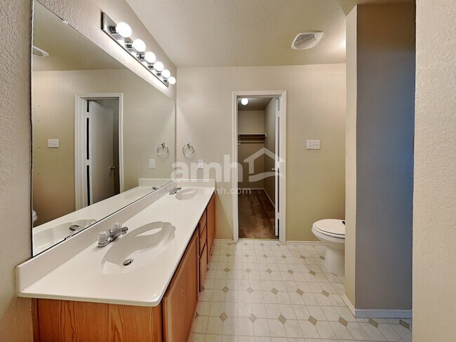 Building Photo - 721 Nancy Dr