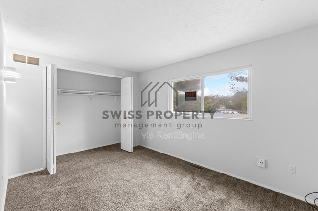 Building Photo - 5 King Arthur Ct