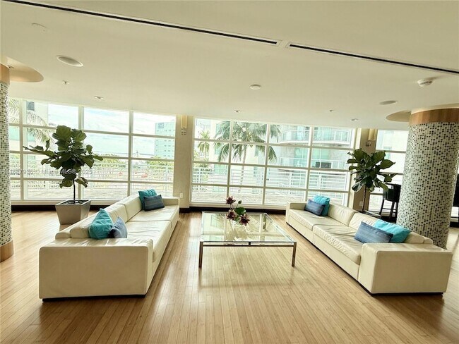 Building Photo - 253 NE 2nd St