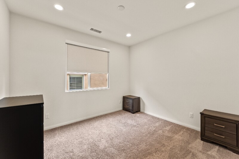 Building Photo - 950 N Ellie St